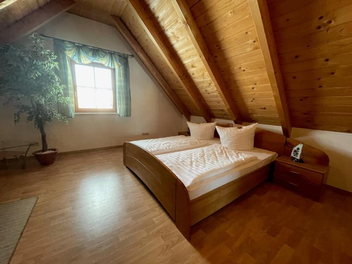 Ferienwohnungen Am Kirchberg Neualbenreuth Exterior foto